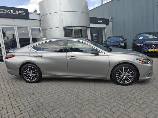 Lexus ES - Afbeelding 2 van 30