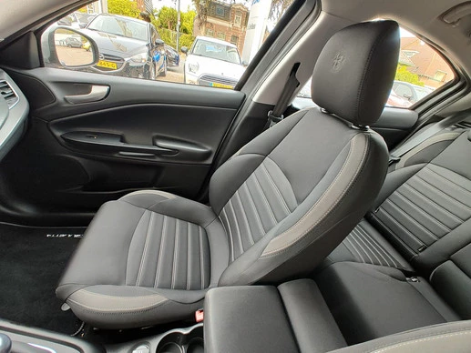 Alfa Romeo Giulietta - Afbeelding 27 van 30