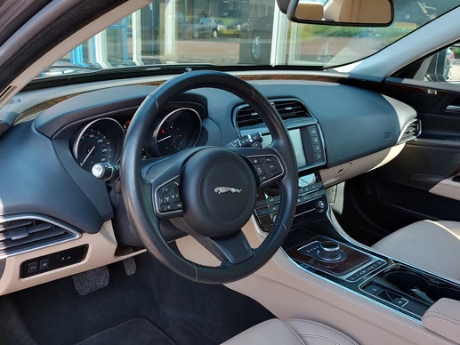 Jaguar XE - Afbeelding 8 van 30