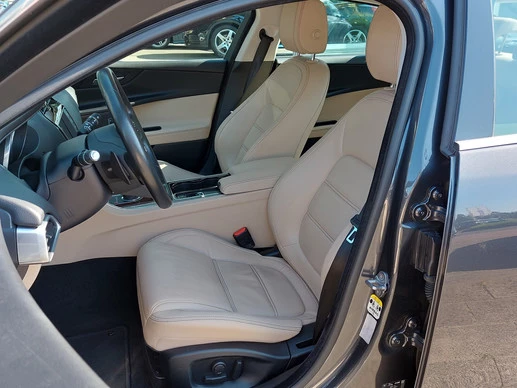 Jaguar XE - Afbeelding 9 van 30