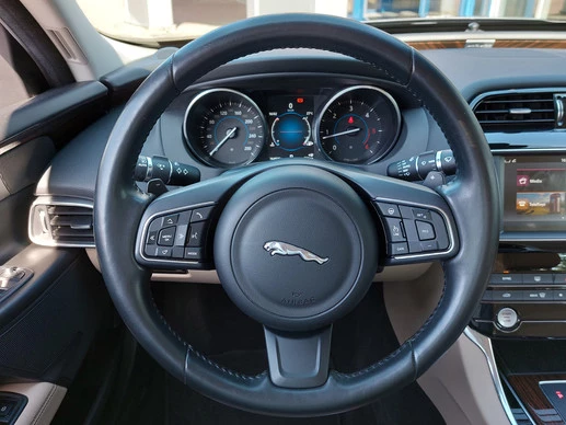Jaguar XE - Afbeelding 11 van 30