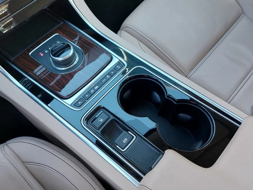 Jaguar XE - Afbeelding 20 van 30