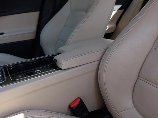 Jaguar XE - Afbeelding 28 van 30