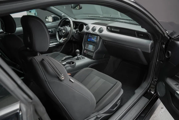 Ford Mustang - Afbeelding 3 van 26