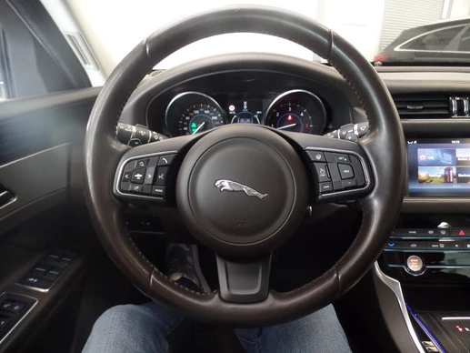 Jaguar XF - Afbeelding 27 van 30