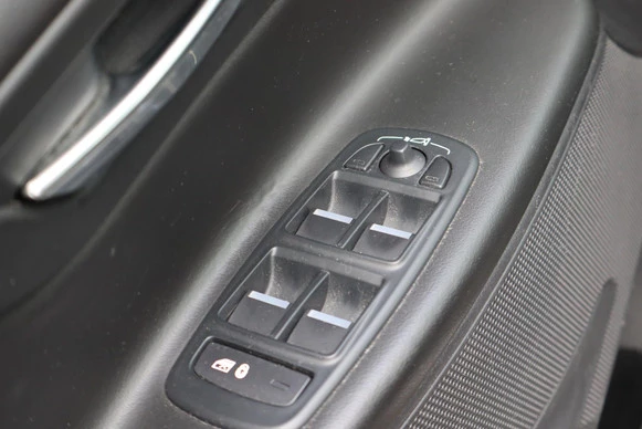 Jaguar XE - Afbeelding 21 van 30