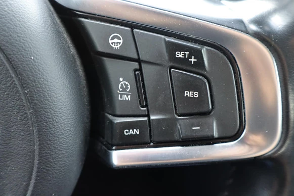 Jaguar XE - Afbeelding 26 van 30