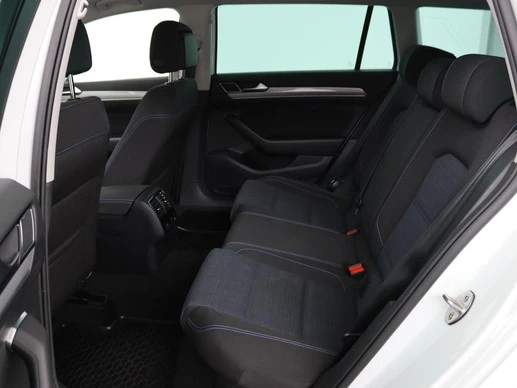 Volkswagen Passat - Afbeelding 8 van 30