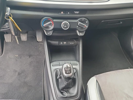 Kia Rio - Afbeelding 28 van 30