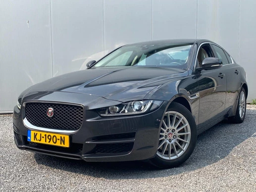 Jaguar XE - Afbeelding 1 van 30