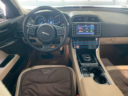 Jaguar XE - Afbeelding 3 van 30
