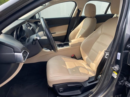 Jaguar XE - Afbeelding 6 van 30