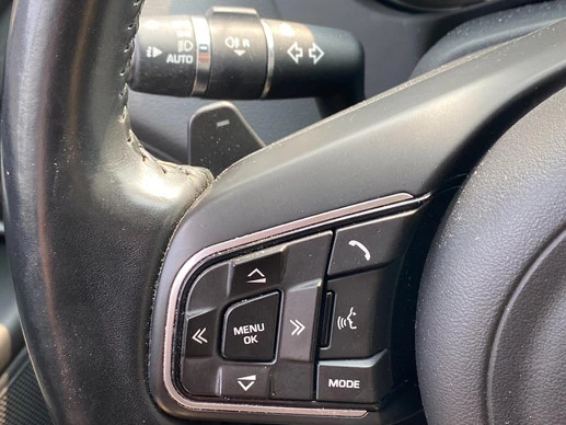 Jaguar XE - Afbeelding 8 van 30