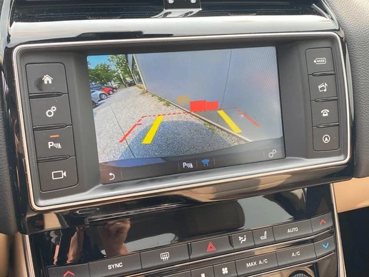 Jaguar XE - Afbeelding 10 van 30