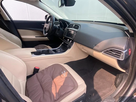 Jaguar XE - Afbeelding 30 van 30