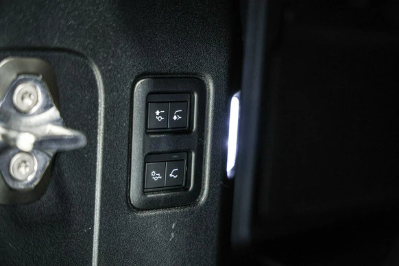Land Rover Defender - Afbeelding 28 van 30