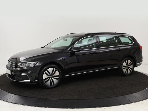 Volkswagen Passat - Afbeelding 1 van 30