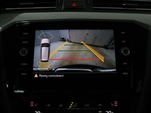 Volkswagen Passat - Afbeelding 14 van 30