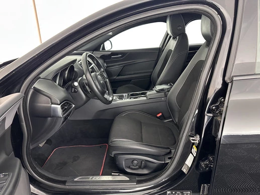 Jaguar XE - Afbeelding 8 van 29