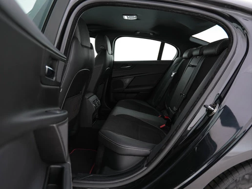 Jaguar XE - Afbeelding 9 van 30