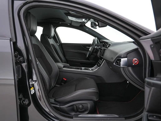 Jaguar XE - Afbeelding 11 van 30