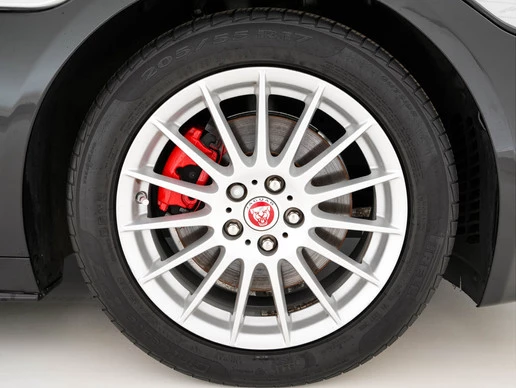 Jaguar XE - Afbeelding 27 van 30
