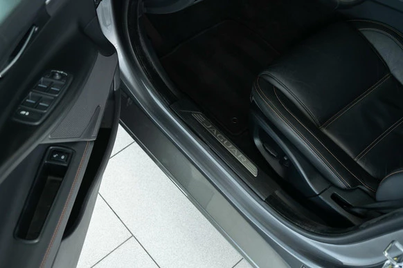 Jaguar XE - Afbeelding 8 van 30
