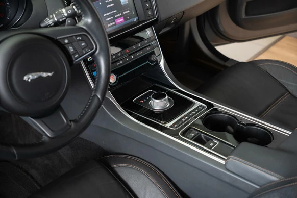 Jaguar XE - Afbeelding 9 van 30