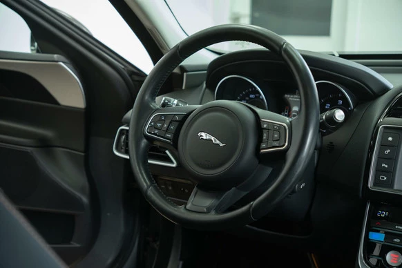 Jaguar XE - Afbeelding 11 van 30