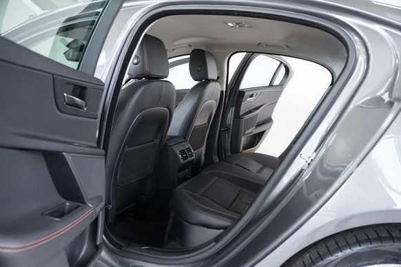 Jaguar XE - Afbeelding 20 van 30