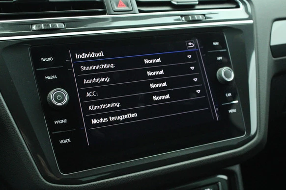 Volkswagen Tiguan - Afbeelding 28 van 30