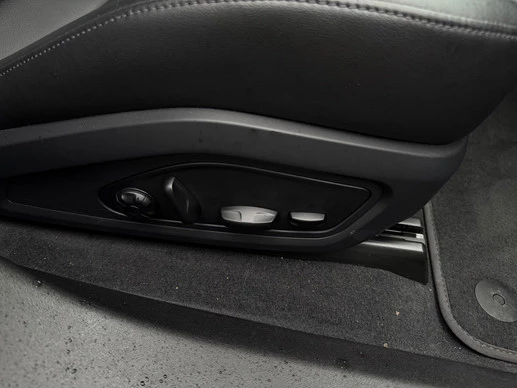 Porsche Taycan - Afbeelding 16 van 19