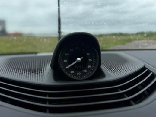 Porsche Taycan - Afbeelding 17 van 19