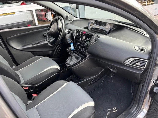 Lancia Ypsilon - Afbeelding 7 van 8