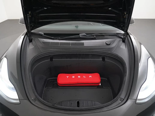 Tesla Model 3 - Afbeelding 29 van 30