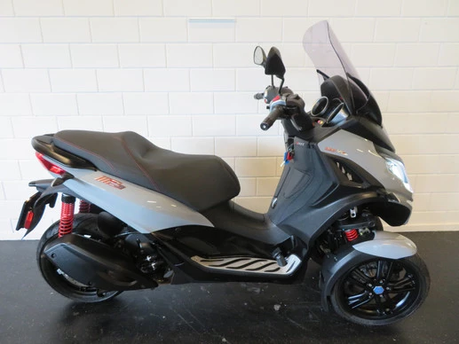 Piaggio MP3 - Afbeelding 1 van 14