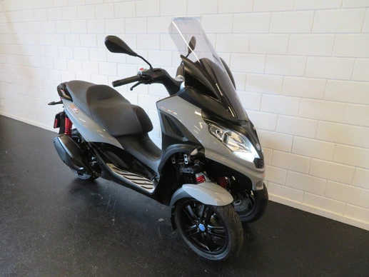 Piaggio MP3 - Afbeelding 2 van 14