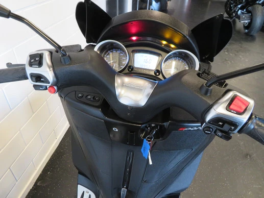 Piaggio MP3 - Afbeelding 5 van 14