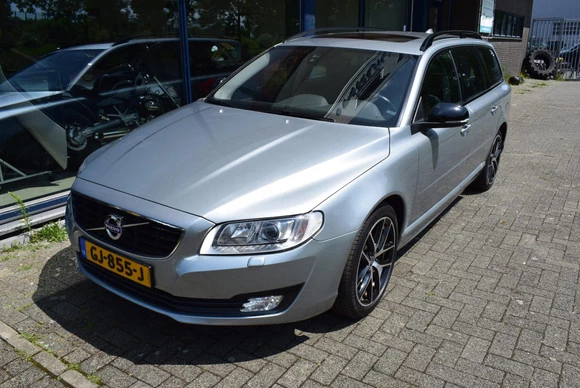Volvo V70 - Afbeelding 1 van 25