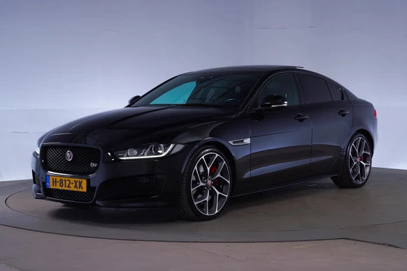 Jaguar XE - Afbeelding 1 van 30