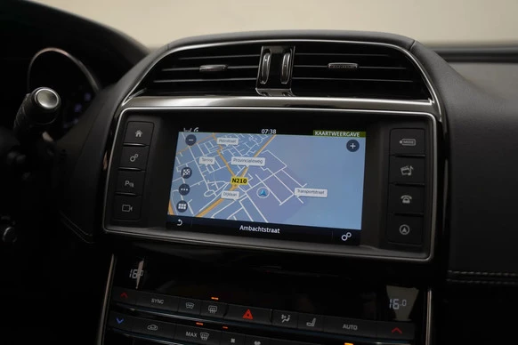 Jaguar XE - Afbeelding 8 van 30