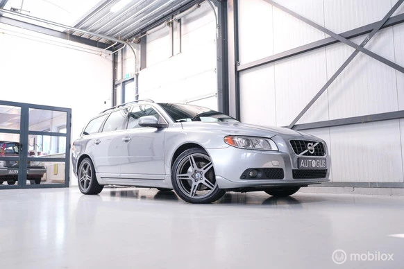 Volvo V70 - Afbeelding 1 van 30