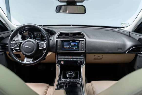 Jaguar XE - Afbeelding 8 van 30