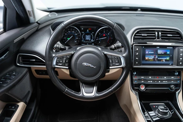 Jaguar XE - Afbeelding 13 van 30