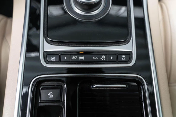 Jaguar XE - Afbeelding 19 van 30