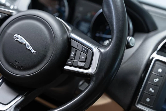 Jaguar XE - Afbeelding 25 van 30