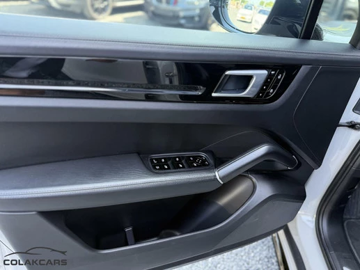 Porsche Cayenne - Afbeelding 21 van 30