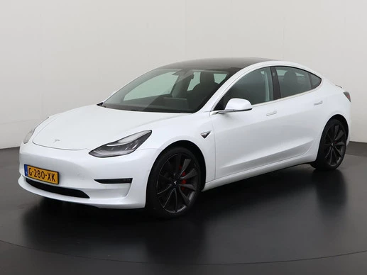 Tesla Model 3 - Afbeelding 1 van 30