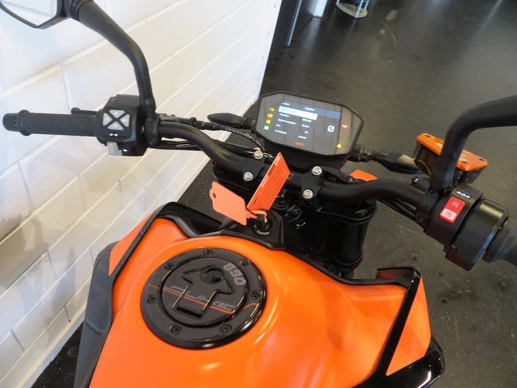KTM 890 - Afbeelding 5 van 14