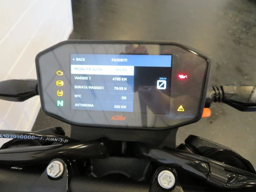 KTM 890 - Afbeelding 6 van 14